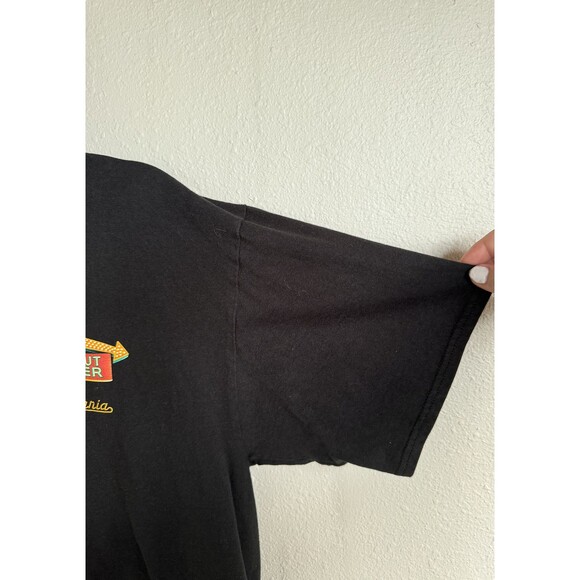 In-N-Out Burger Restaurant T-shirt California Yellow with Cars Sunset Graphics - Picture 6 of 7